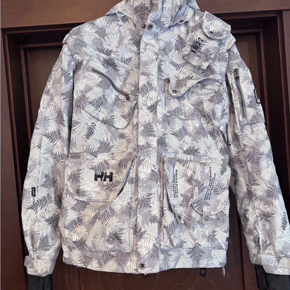 Helly Hansen Men’s Snowboard Jacket Jussi Tarvainen Pro Model Medium